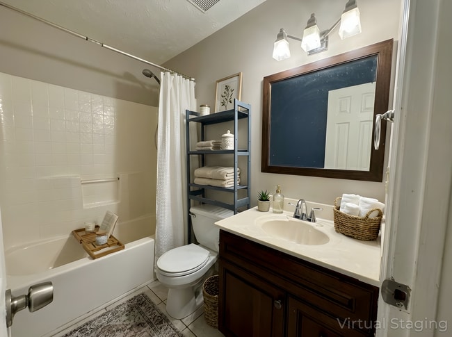 Building Photo - 3bed/3.5bath Townhouse in Walden Woods