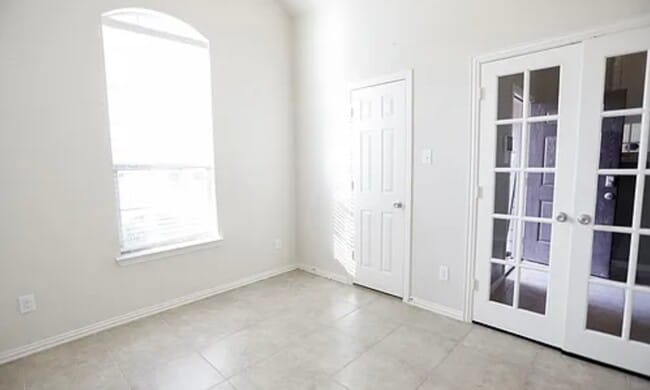 Building Photo - 1733 Rosson Rd