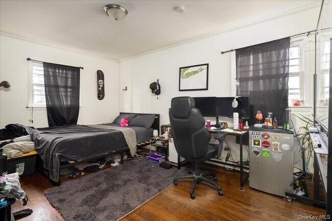 Building Photo - 525 E Beech St