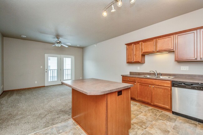 124 N Hyland #204 | Kitchen - Triangle Apartments