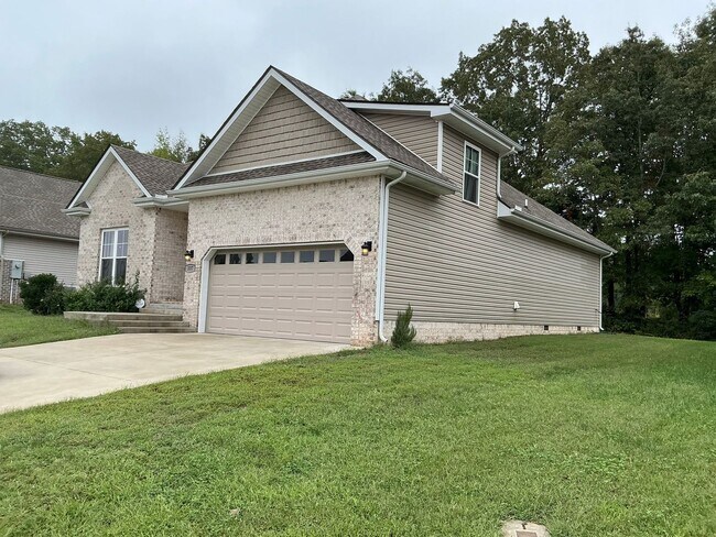 Building Photo - 337 Chase Dr