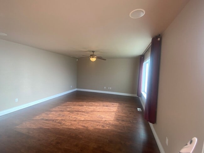 Building Photo - Beautiful Spanaway Home! Apply Today