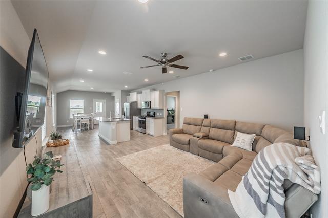 Building Photo - 612 Capstone Cir