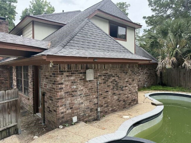 Building Photo - 540 River Plantation Dr