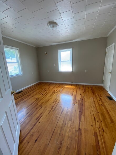 Building Photo - 725 Washington St