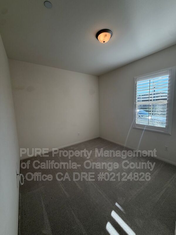 Building Photo - 15 Galan St