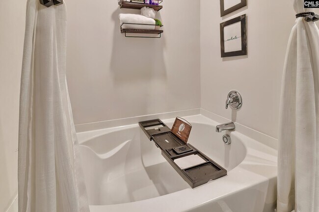 Building Photo - 660 Collett Dr