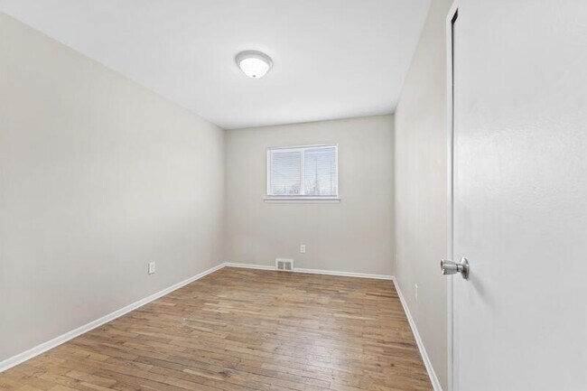 Building Photo - 1165 5th St