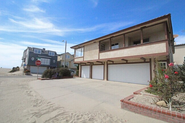 Building Photo - 3 Bedroom + 3 Bathroom Unit | Oxnard Shores | Unfurnished