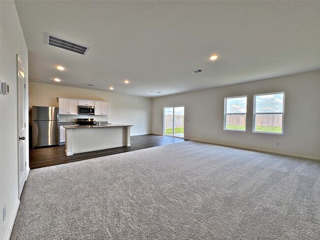 Building Photo - 8431 Vacek Xing Wy