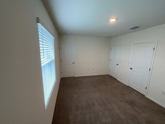 Building Photo - 5227 Dragonfly Dr