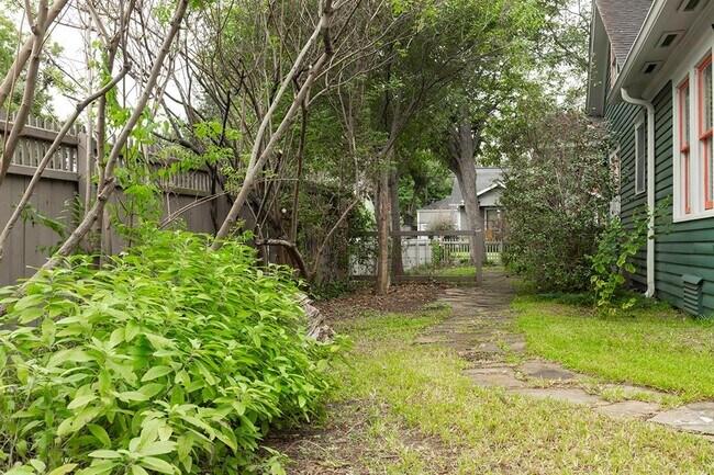 Building Photo - 811 Fugate St