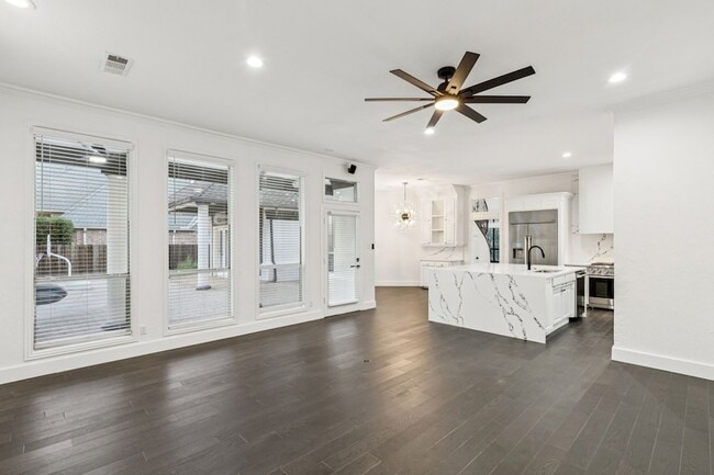 Building Photo - 7204 Pebble Hill Dr