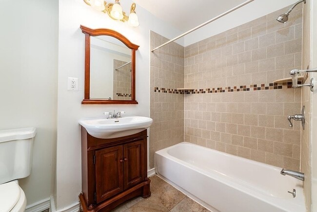 Building Photo - 325 Montgomery St