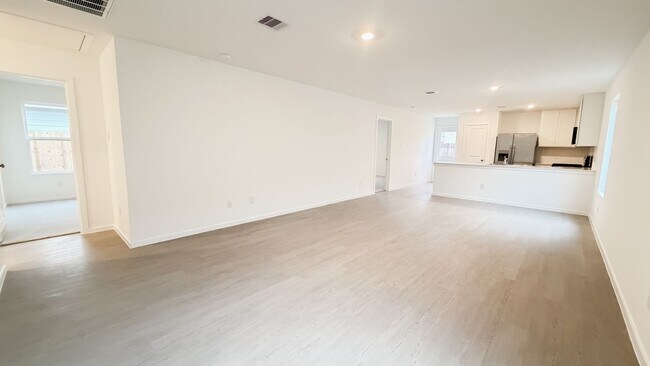 Building Photo - New Build 3bd 2ba - Prime Location