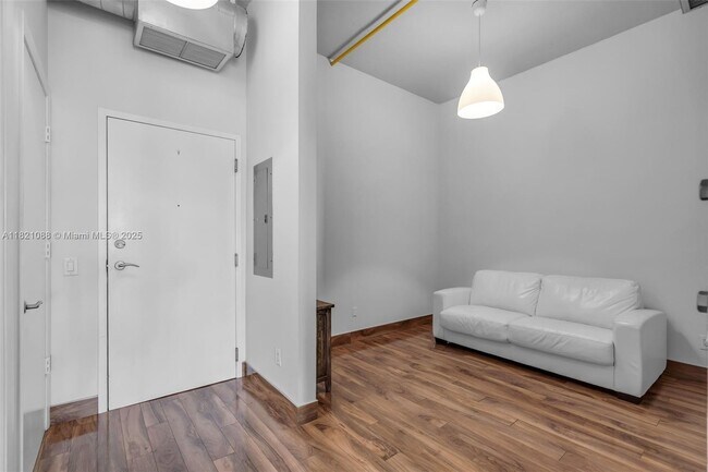 Building Photo - 3029 NE 188th St