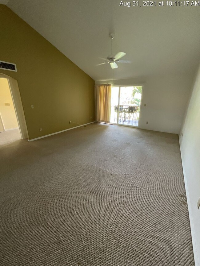 Building Photo - Great Ocean View from this Convenient Nort...