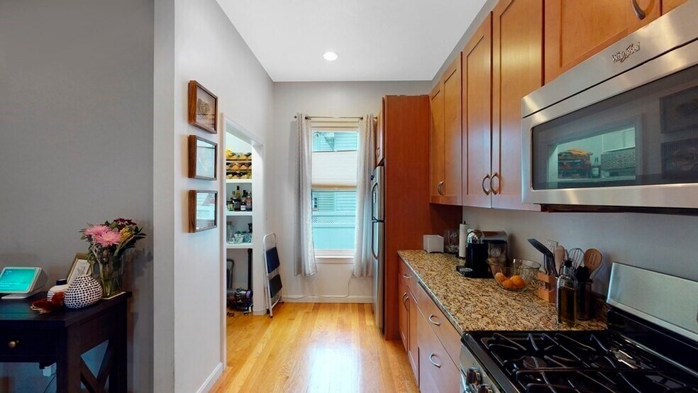 Building Photo - 14 Holbrook St