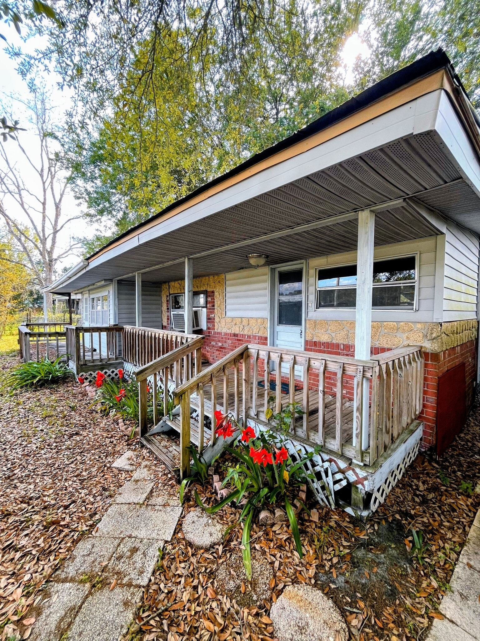 Building Photo - 5670 Lauramore Rd