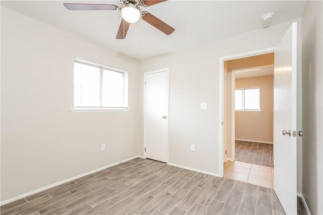 Building Photo - 2504 Yorkshire Ave