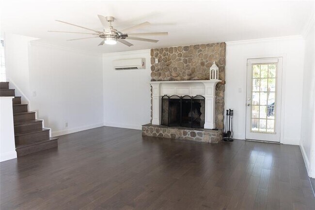 Building Photo - 2101 SW 33rd Ave