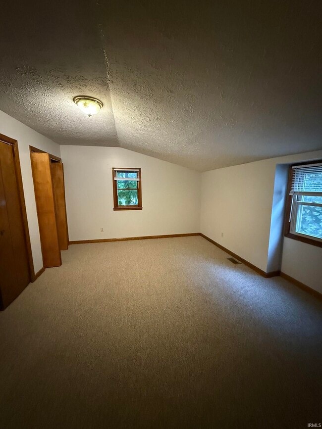 Building Photo - 1024 W Country Club Dr