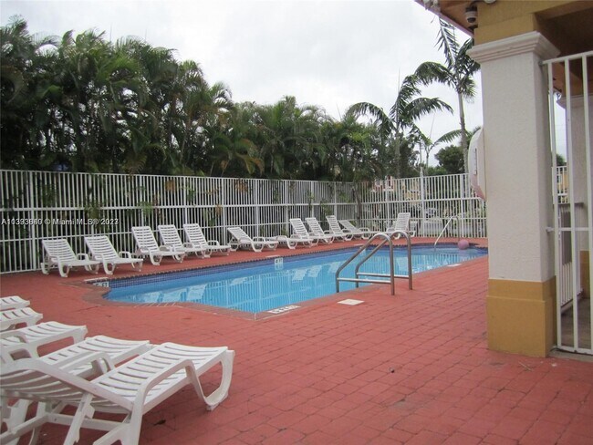 Building Photo - 731 SE 1st St