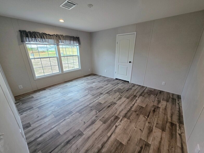 Building Photo - 400 Southside Dr