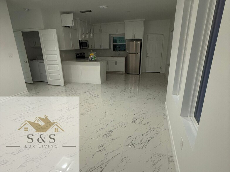 Building Photo - 11306 N 24th St