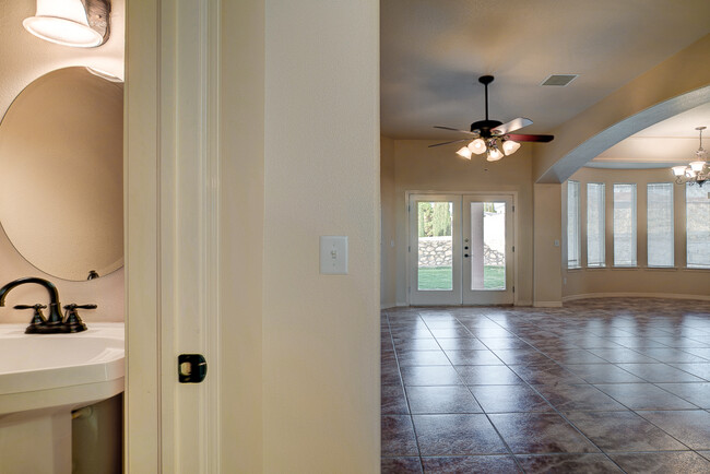 Building Photo - Eastside 3 Bedroom 2.5 Bath