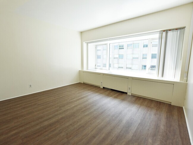 Building Photo - 555 E William St
