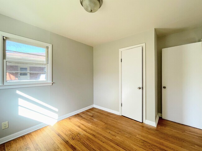 Building Photo - 1921 Stevens Ave NE