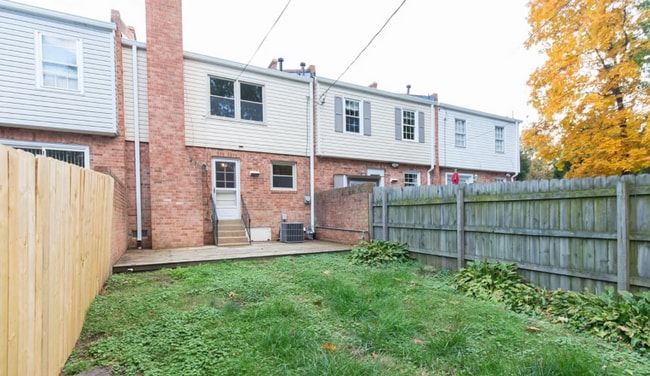 Building Photo - 2180 Kingsbrook Dr