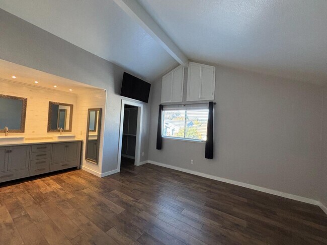 Building Photo - 430 Inverness Way