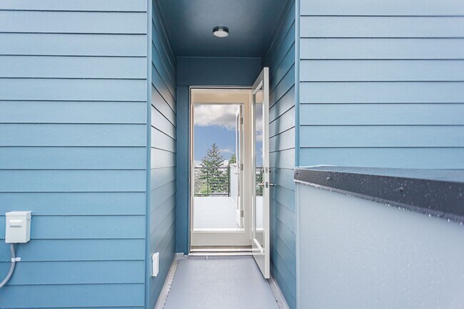 Building Photo - 3bd/2.5ba Seattle Townhome