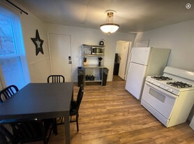 Building Photo - 48 Oak Ter