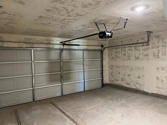 Building Photo - 2909 Firefly Dr