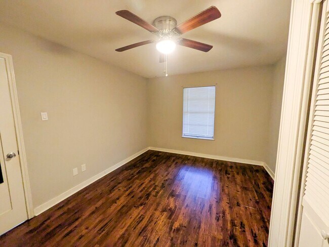 Building Photo - 460 Belvedere Dr
