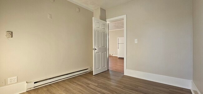 Building Photo - 8 Dustin St