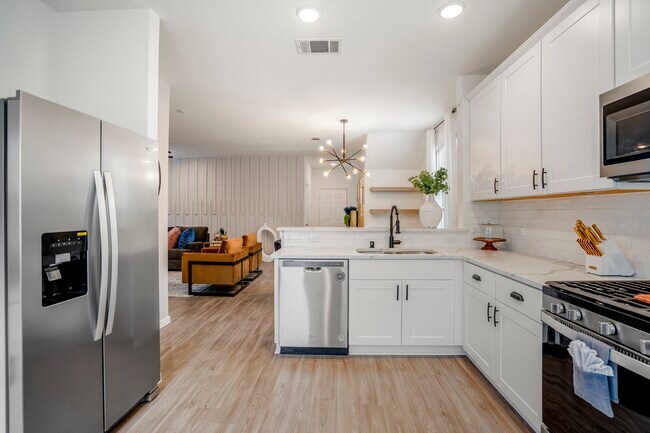 Building Photo - 10477 Pineland Dr