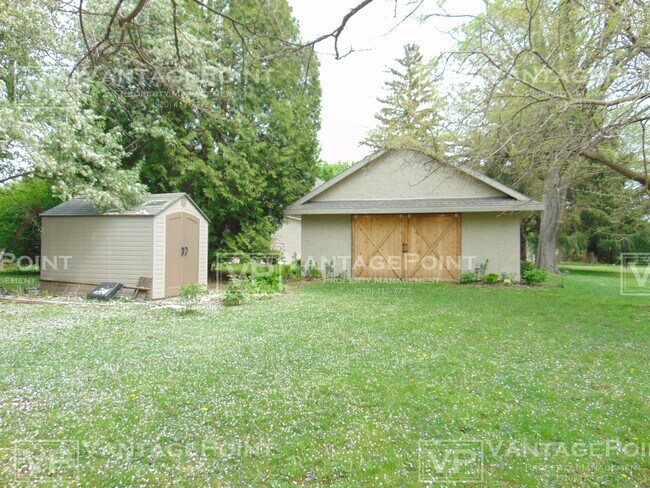Building Photo - 1429 Dousman St