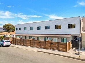 Building Photo - Beautiful Renovated 1 Bed/1 Bath w/yard