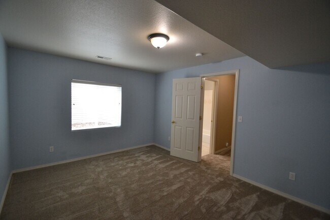 Building Photo - 3885 Cherry Plum Dr