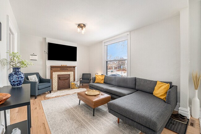 Building Photo - 832 26th St