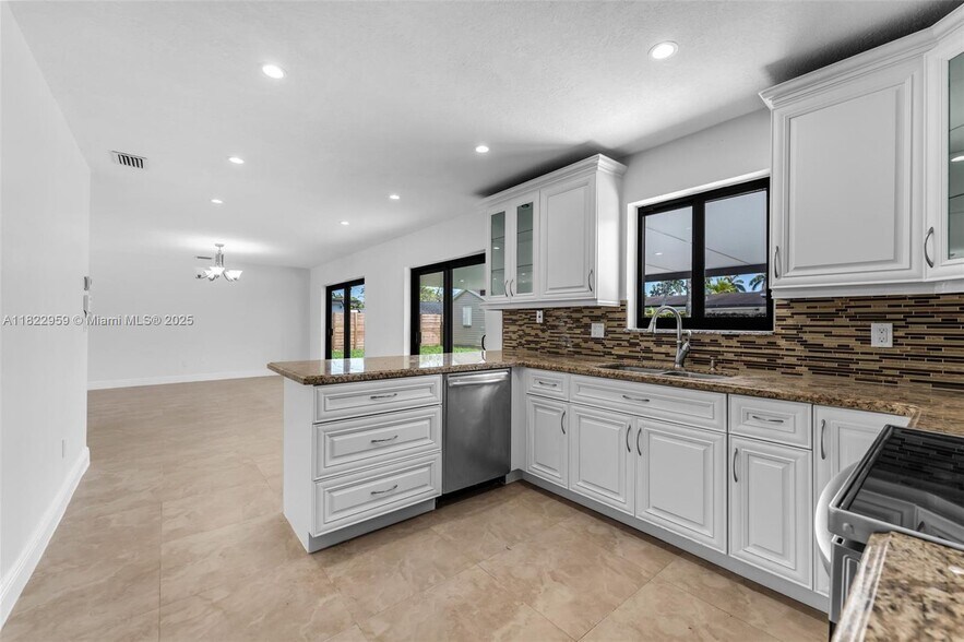 Building Photo - 9140 SW 45th Ter