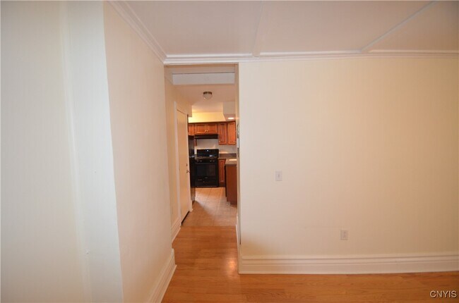 Building Photo - 359 Green St