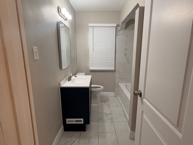 Building Photo - Newly remodeled Detroit home now available!