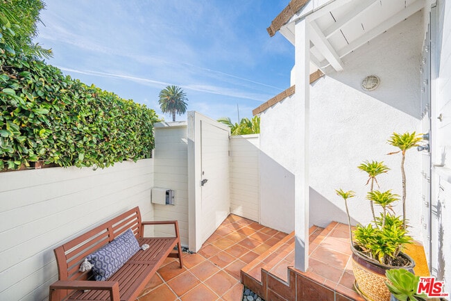 Building Photo - 2340 Abbot Kinney Blvd