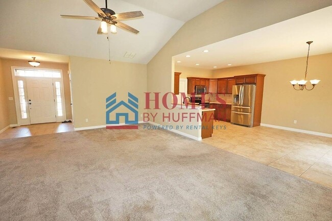 Building Photo - Three Bedroom | Two Bathroom | Newburgh