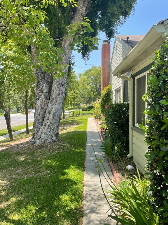 Building Photo - AMAZING PASADENA HOME- COMPLETELY REMODELED
